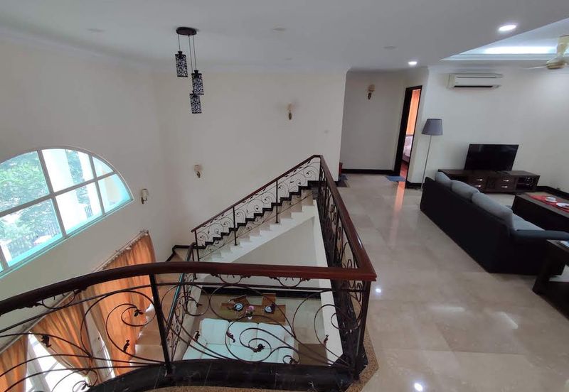 Kiara Peak (Puncak Kiara)