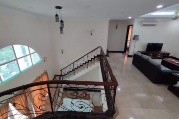 Kiara Peak (Puncak Kiara)