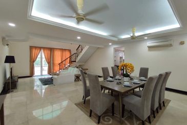 Kiara Peak (Puncak Kiara)