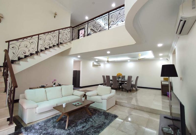 Kiara Peak (Puncak Kiara)