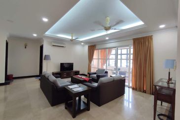 Kiara Peak (Puncak Kiara)