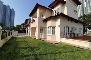 Kiara Peak (Puncak Kiara)