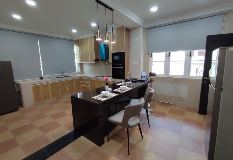 Kiara Peak (Puncak Kiara)