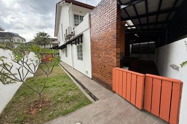 Damansara Heights (walk to MRT)