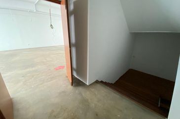 [Near SS2] Busy road 