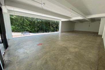 [Near SS2] Busy road 