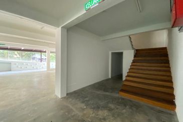 [Near SS2] Busy road 