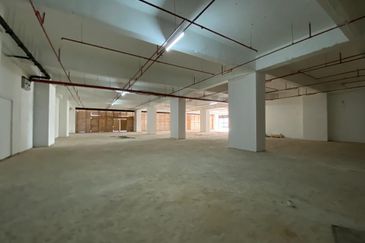 Ground floor - very prominent, busy road