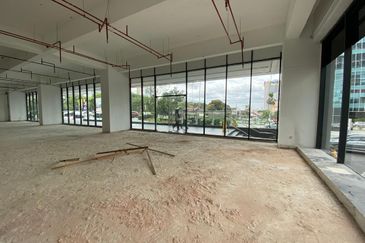 Ground floor - very prominent, busy road