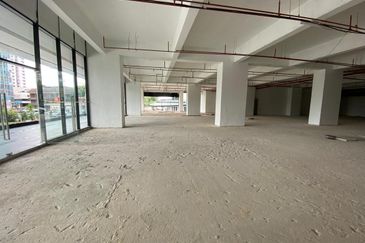 Ground floor - very prominent, busy road