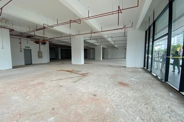 Ground floor - very prominent, busy road