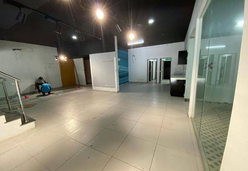 [Near Federal Highway] Busy road 