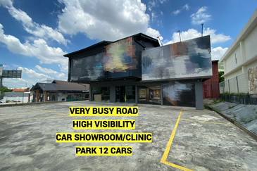 [Near Federal Highway] Busy road 