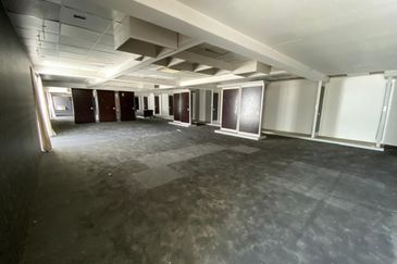 [Near SS2] Busy road, 3 storeys, no lift