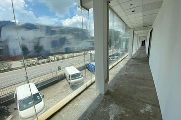 [Near SS2] Busy road, 3 storeys, no lift