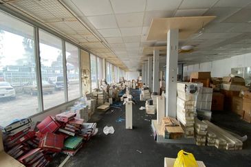 [Near SS2] Busy road, 3 storeys, no lift