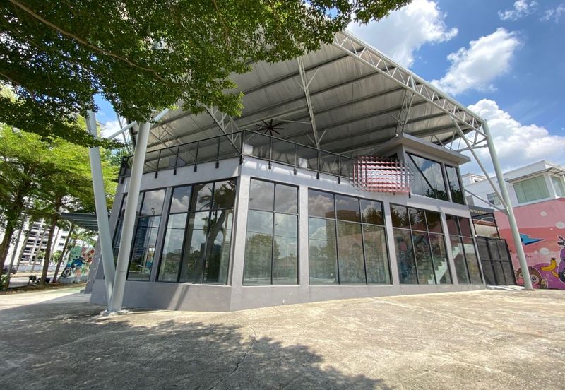 Busy road, park 15 cars - Showroom, spa, gallery