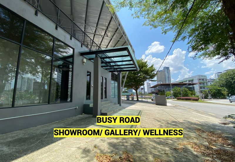 Busy road, park 15 cars - Showroom, spa, gallery