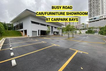 MRT - Brand new, single storey (showroom)