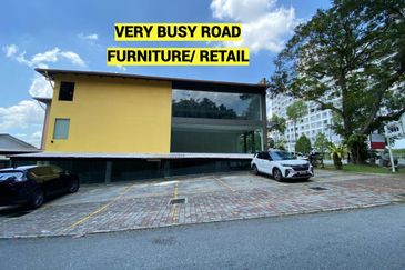 [Near SS2] Busy road 