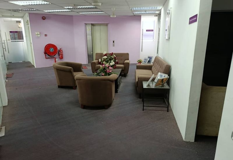 5 storeys with lift, 10 carpark , 16 ensuite rooms