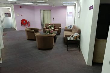 5 storeys with lift, 10 carpark , 16 ensuite rooms