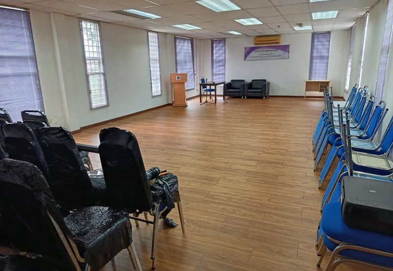 5 storeys with lift, 10 carpark , 16 ensuite rooms