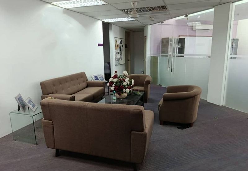 5 storeys with lift, 10 carpark , 16 ensuite rooms