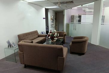 5 storeys with lift, 10 carpark , 16 ensuite rooms