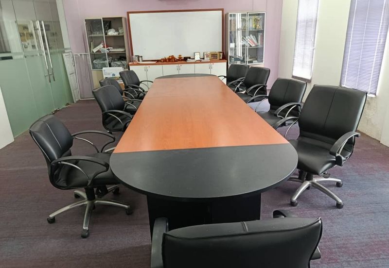 5 storeys with lift, 10 carpark , 16 ensuite rooms