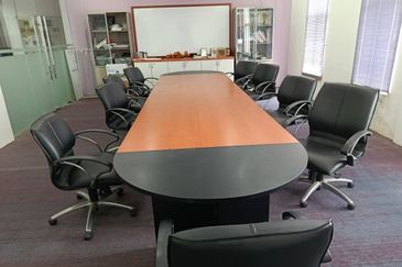 5 storeys with lift, 10 carpark , 16 ensuite rooms