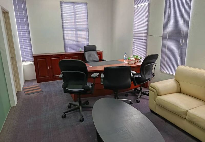 5 storeys with lift, 10 carpark , 16 ensuite rooms