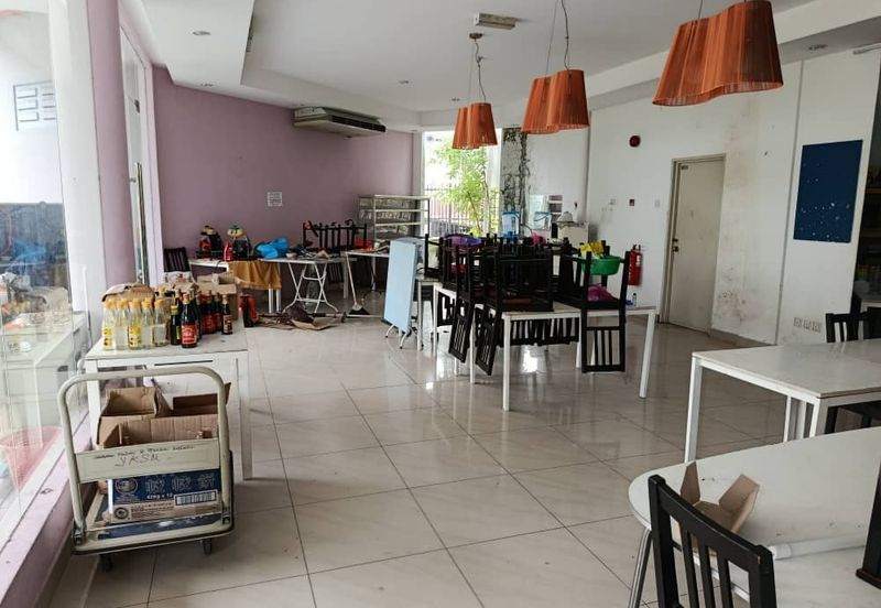 5 storeys with lift, 10 carpark , 16 ensuite rooms