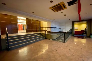 [Kepong] Busy area - Take 1 or 2 floors (Restaurant, Massage, Gym)