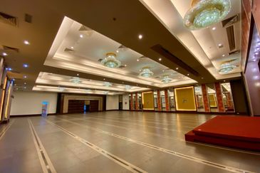 [Kepong] Busy area - Take 1 or 2 floors (Restaurant, Massage, Gym)