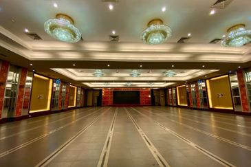 [Kepong] Busy area - Take 1 or 2 floors (Restaurant, Massage, Gym)