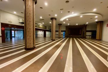 [Kepong] Busy area - Take 1 or 2 floors (Restaurant, Massage, Gym)