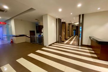 [Kepong] Busy area - Take 1 or 2 floors (Restaurant, Massage, Gym)