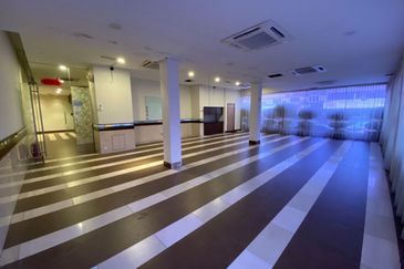 [Kepong] Busy area - Take 1 or 2 floors (Restaurant, Massage, Gym)