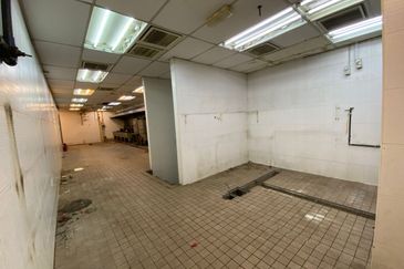 [Kepong] Busy area - Take 1 or 2 floors (Restaurant, Massage, Gym)