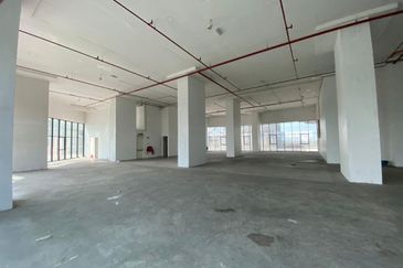 [LRT] Whole floor, with pool, high ceiling, KLCC, Merdeka 118 view (FNB/KTV/entertainment) 