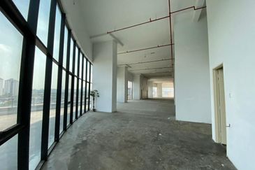 [LRT] Whole floor, with pool, high ceiling, KLCC, Merdeka 118 view (FNB/KTV/entertainment) 