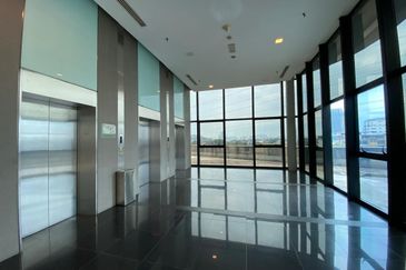 [LRT] Whole floor, with pool, high ceiling, KLCC, Merdeka 118 view (FNB/KTV/entertainment) 