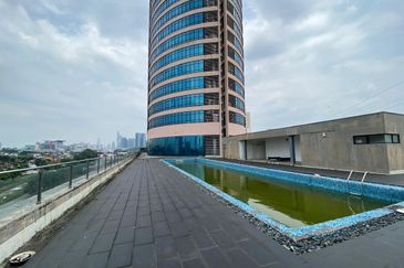 [LRT] Whole floor, with pool, high ceiling, KLCC, Merdeka 118 view (FNB/KTV/entertainment) 