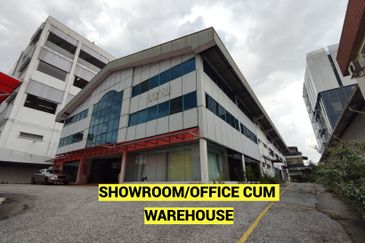 Enbloc building - with warehouse/loading bay (18 carpark)