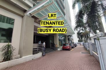 [Near LRT, Hotels] Enbloc - 116 carpark, busy road