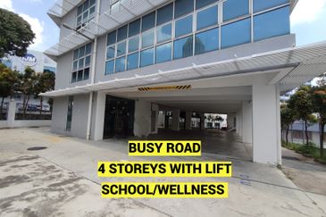 Busy road-4 storeys, lift (school, wellness)