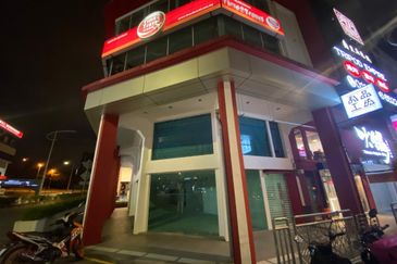 Damansara Uptown Corner Shop 