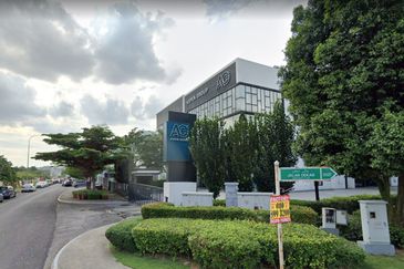 1.141a Glenmarie Corporate Building Showroom