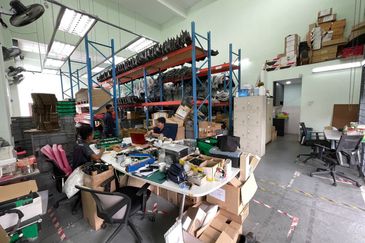 1.454 Megah 18 semi D bukit Jelutong For Sale